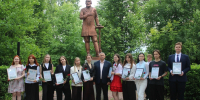 В сквере А. С. Губкина состоялось ежегодное торжественное чествование выпускников-отличников колледжей Кунгурского округа - Кунгурский муниципальный округ