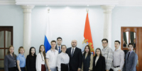  Возможности профессионального становления и карьерного роста Вячеслав Федорищев обсудил с выпускниками вузов региона. Встреча с отличниками состоялась 2 июля. - НИА Самара