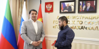 В Махачкале дети-сироты получили квартиры «под ключ»: город готовится закрыть годовой план в 100 квартир - Махачкалинские известия