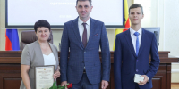 Сергей Петрин поздравил воронежских стобалльников: мэр вручил выпускникам именные часы и пригласил на практику в администрацию - ИА Медиа Ток