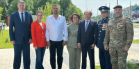 В парке Победы открылась выставка, посвящённая подвигам юных героев Великой Отечественной войны и героям СВО - Городская Дума