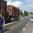 Зажатого пассажира вырезали из машины после ДТП с лесовозом под Кировом - Город Киров