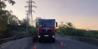 В Енакиево многотонный грузовик снес подростка, перебегавшего дорогу - Донецк Медиа