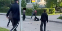 (видео) В Тольятти мужчина избил подростка на улице - TltGorod.Ru