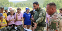 Офицеры СОБР «Символ» Росгвардии встретились с участниками патриотической смены в Кузбассе - Росгвардия