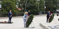 Голикова, Руденя и Беспрозванных возложили цветы к мемориалу 1200 воинам-гвардейцам - KaliningradToday.Ru