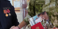 Сотрудники Росгвардии вручили аттестаты выпускникам специализированного класса в Волжском - Росгвардия
