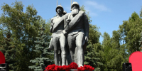 В день 85-й годовщины у стелы в Хорошево-Мневниках почтили память бойцов народного ополчения - Вечерняя Москва