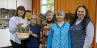 «Связаны одной нитью»: в Чебоксарах подарок горожанки превратился в заботу о здоровье и поддержку СВО - Министерство труда и соцзащиты