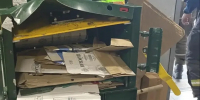 В Новогорелово у сотрудника магазина зажало руку в гидравлическом прессе - 47Channel.Ru