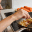 Как правильно обжаривать лук и мясо для плова: важная последовательность - Peterburg2.Ru