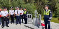 Памятник полицейским появился на полдневской дорроге - Polevskoy24.Ru