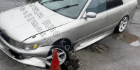 Асфальт провалился под автомобилем во Владивостоке - ГТРК Владивосток
