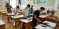 Ребята из военно-патриотического клуба «Защитники Отечества» Апшеронского лесхоз-техникума продолжают работать даже летом - Газета Апшеронский рабочий