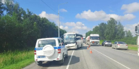 Пассажирский автобус врезался в легковушку на свердловской трассе - EaNews.Ru