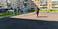 В Мурманске приводят в порядок спортивные площадки - Вечерний Мурманск