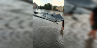 В Панино из-за сильного ветра снесло крышу со здания ТЦ - ГТРК Воронеж
