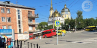 В Ижевске троллейбус съехал с дороги и врезался в дом - Сусанин