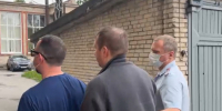 Подозреваемого в убийстве школьницы из Тосненского района доставили в суд Петербурга - Online47.Ru