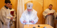 Митрополит Никита совершил великое освящение храма святых благоверных князя Петра и княгини Февронии в поселке Кедровый - Епархия