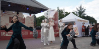 Фестиваль уличных театров проходит на набережной Карповки - Мой район