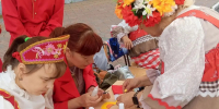 Специалисты Мурыгинского дома-интерната «Родник» провели творческий мастер-класс на «Пешеходной Спасской» - Министерство социального развития