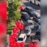 "Держитесь, все наладится": томские предприниматели угощают лимонадами водителей в пробке у АЗС - ГТРК Томск