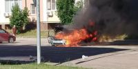 Машина загорелась на парковке ЖК под Воронежем – опубликовано видео - Bloknot-Voronezh.Ru