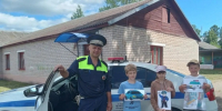 Воспитанники любытинского центра социального обслуживания поздравили местного госавтоинспектора с профессиональным праздником - Правительство Новгородской области