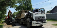 Экскаватор снес кабину грузовика на дороге Уссурийска - ГТРК Владивосток