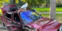 В Самаре водитель врезался в столб и ограждения - НИА Самара