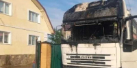 На потолке кабины грузовика осталось характерное для грозового разряда отверстие. - Новгородские Ведомости