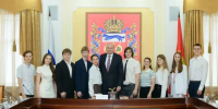 Выпускники-стобалльники встретились с губернатором Оренбуржья - ProOren.Ru