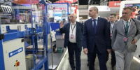 Денис Паслер в преддверии начала работы выставки ИННОПРОМ-2026 посетил стенды участников - Газета Среднеуральская волна