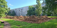 В Коммунаре ремонтируют спортплощадку на улице Садовой - Гатчинская служба новостей