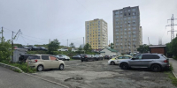 Жители Тихой жалуются на мигрантов, которые захватили парковку и диктуют правила - Otvprim.Ru