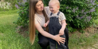 «Она просто плачет и не может ничего рассказать»: родные борются за жизнь волжанки и ее 2-летней дочки после взрыва пылесоса в квартире - Блокнот Волжского