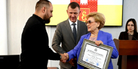 Руководители Краснодара наградили бойца СВО Александра Воеводу за подвиг при обезвреживании нападавшего в ТЦ города - Новая Газета Кубани