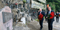 Александр Беглов и Владимир Делба возложили цветы к мемориалам воинам, погибшим в грузино-абхазском конфликте 1992-1993 годов - tvspb.ru - ТК Санкт-Петербург