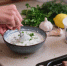 Вместо кетчупа и майонеза: быстрый йогуртовый соус для мяса за минуту - Peterburg2.Ru