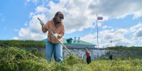 На территории Новодвинской крепости прошли субботники в преддверии юбилейных мероприятий - Пресс-центр Правительства