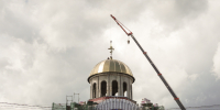 На куполе строящегося храма Воскресения Христова у Пискарёвского кладбища установили крест - Законодательное собрание