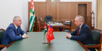 Александр Беглов и Президент Абхазии Бадра Гунба обсудили сотрудничество между Петербургом и Абхазией в сферах торговли, образования, молодёжной политики - Администрация г. Санкт-Петербурга