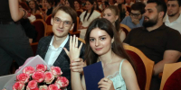 Ординатор сделал предложение выпускнице ВолгГМУ на вручении дипломов - Газета Городские вести