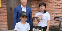 Депутат Максим Карташов поздравил семью участника СВО - Городская Дума