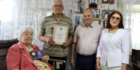 Супруги Никитенко Виктор Петрович и Галина Михайловна удостоились высокой награды за многолетний брак, который служит образцом крепких семейных уз. - Город Тулун