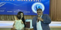 Ректор ДГПУ им. Р. Гамзатова Нариман Асваров поздравил студентку-мать с успешным окончанием вуза - ДГПУ