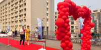 Супружеские пары прошлись по «Мосту семейного счастья» в Красноярске - 1-LINE