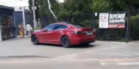 Царская парковка на «Тесле» отменила тротуар у политеха в Воронеже - Bloknot-Voronezh.Ru