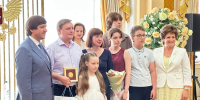 Девять тюменских пар наградили медалями и почетными знаками в День семьи, любви и верности - ИА Тюменская линия